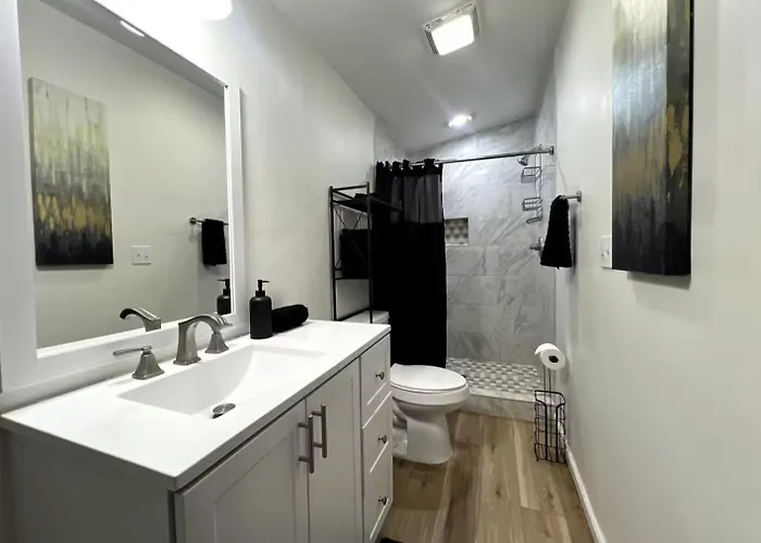 Holiday home Brand New With Amenities Tulsa