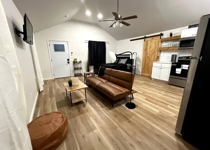 Holiday home Brand New With Amenities Tulsa